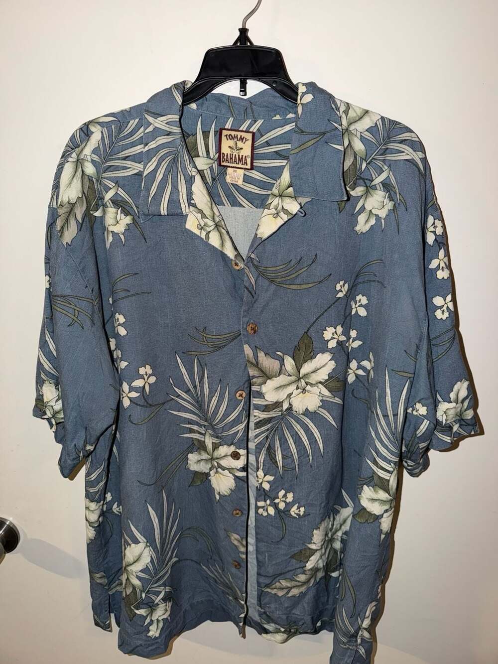 Tommy Bahama Men's Blue Floral 100% Silk Short Sleeve Button-Down Shirt